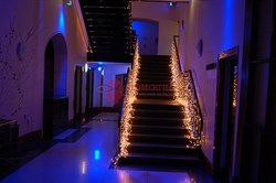 Пример украшения лестницы световым занавесом 2 х 1,5
